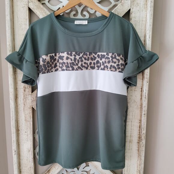Perfect Peach Women's Short Sleeve Ruffle Dolman Relaxed T-Shirt Leopard - Picture 6 of 12